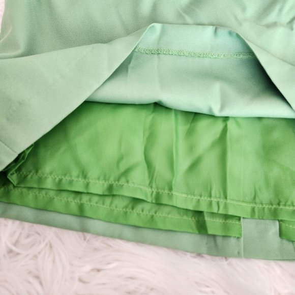 Green and White Skirt Set - Picture 13 of 16
